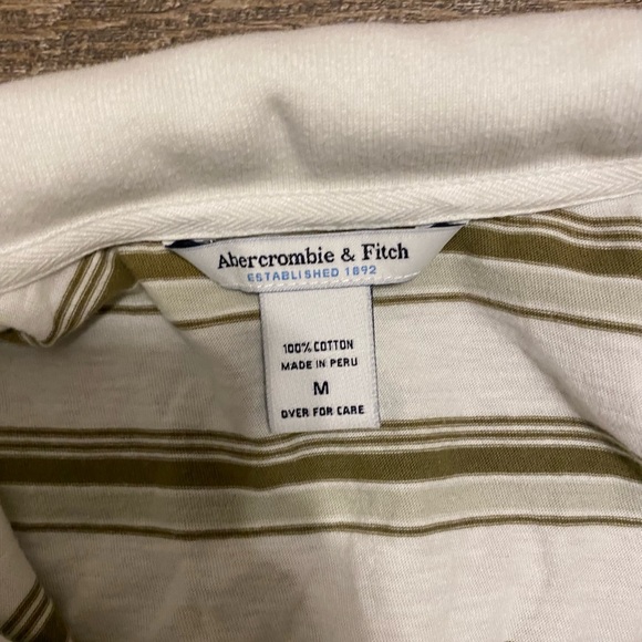 Abercrombie and Fitch Button up collar shirt - Picture 2 of 3